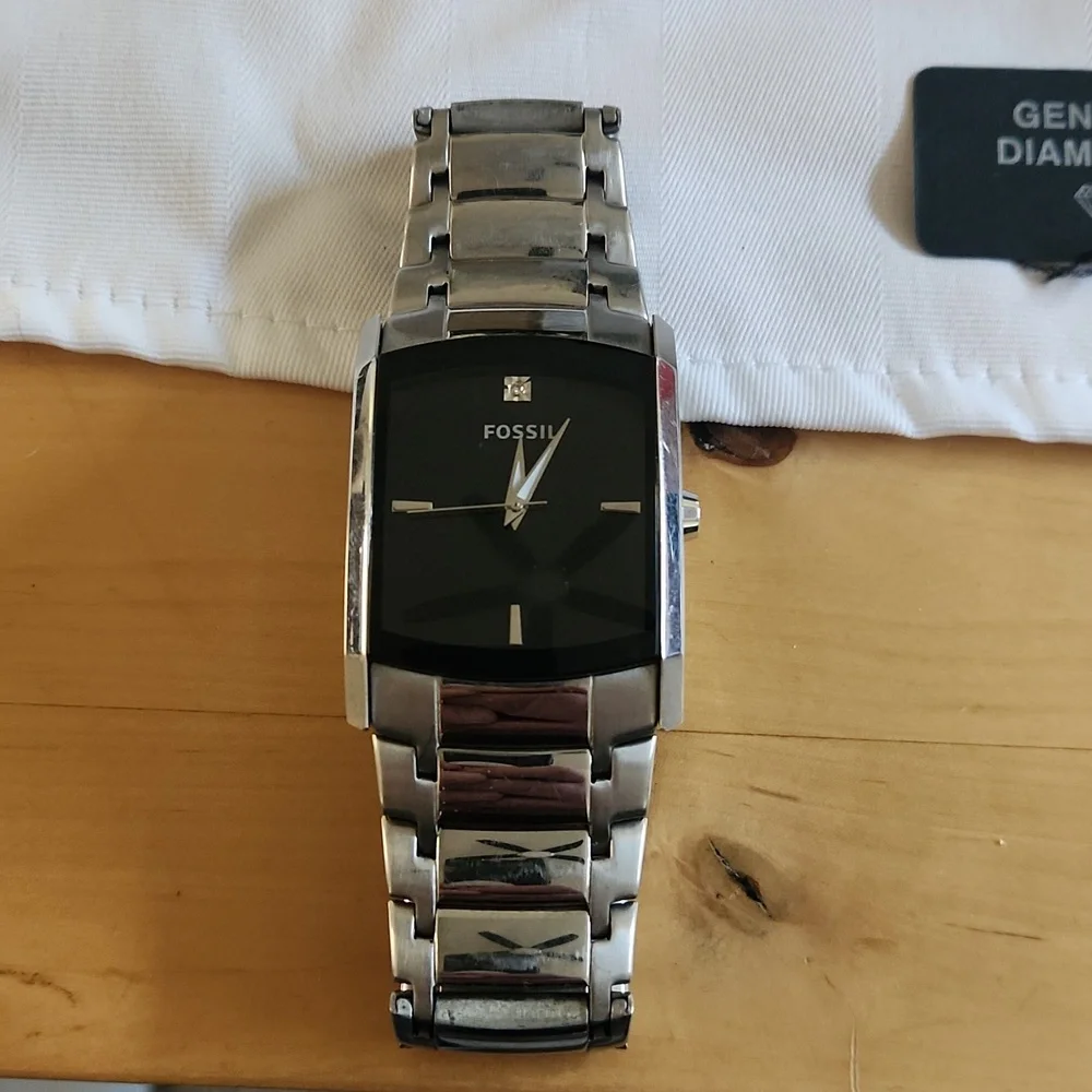 FOSSIL WATCH WITH DIAMOND - Picture 2 of 5